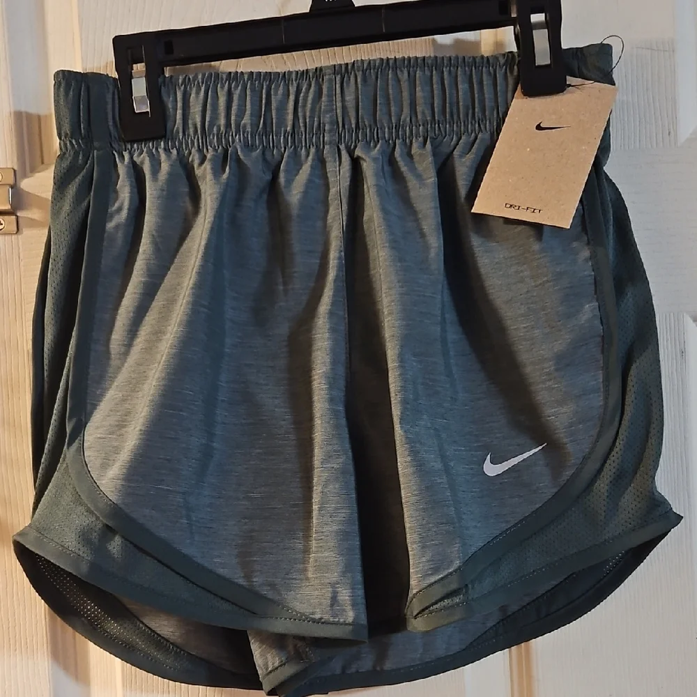 Nike Women's Dri-FIT Tempo Mid-Rise Brief-Lined Running Shorts: GREEN: NWT: XS